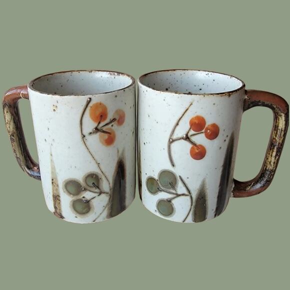 Vintage 1970s pair of Otagiri Bittersweet Berries Coffee Mugs - Picture 1 of 4
